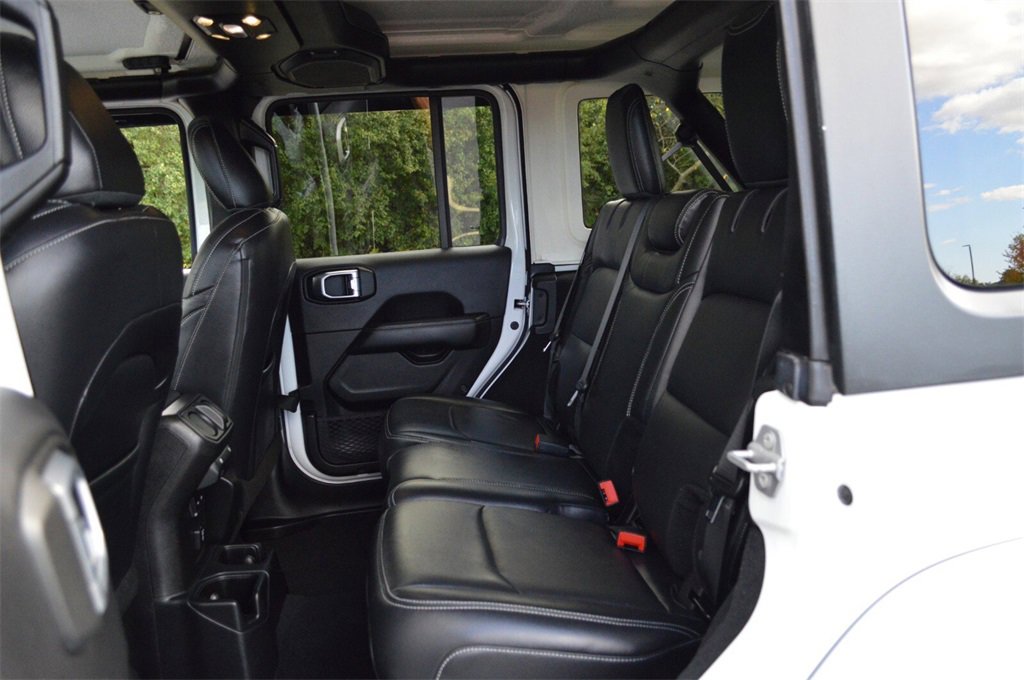 Used 2020 Jeep Wrangler Unlimited Sahara image 29