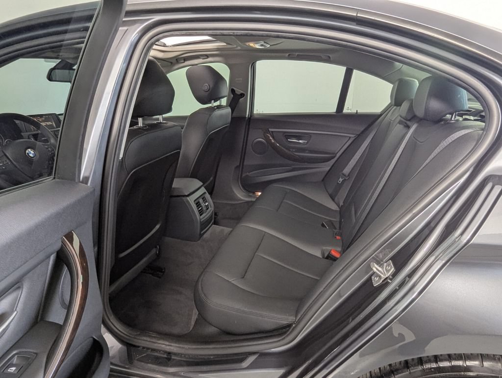Used 2015 BMW 320i Sedan RWD image 25