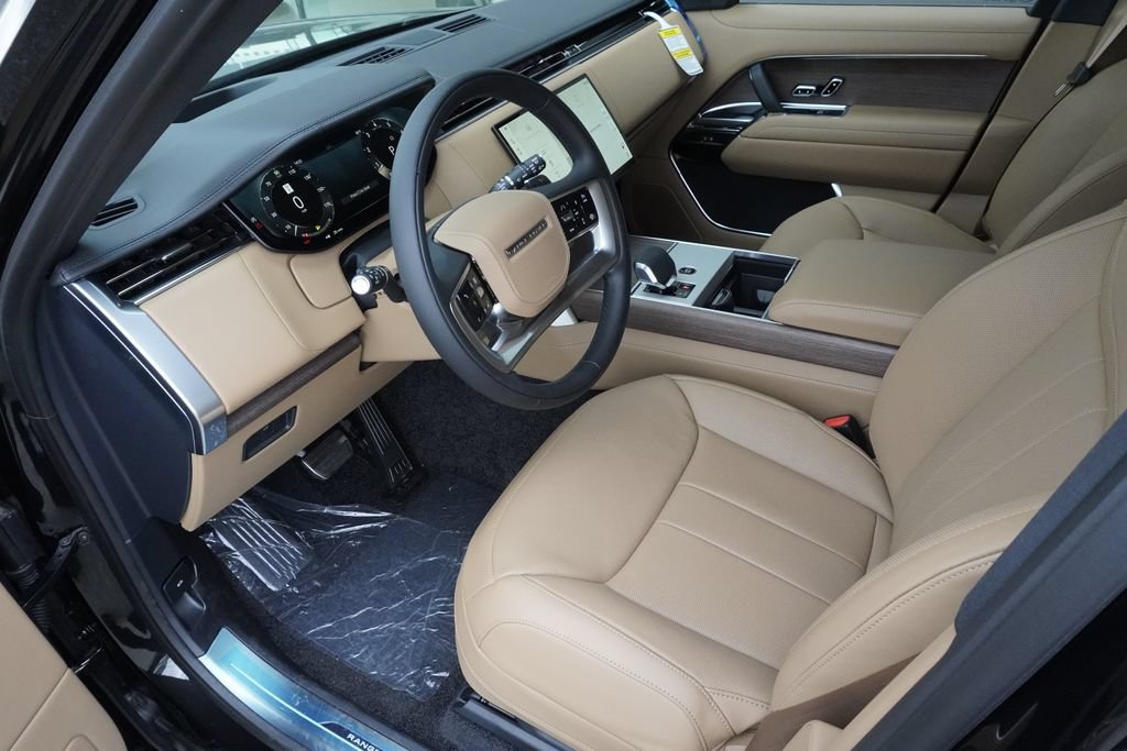 New 2026 Land Rover Range Rover Long Wheelbase SE AWD/4WD image 18
