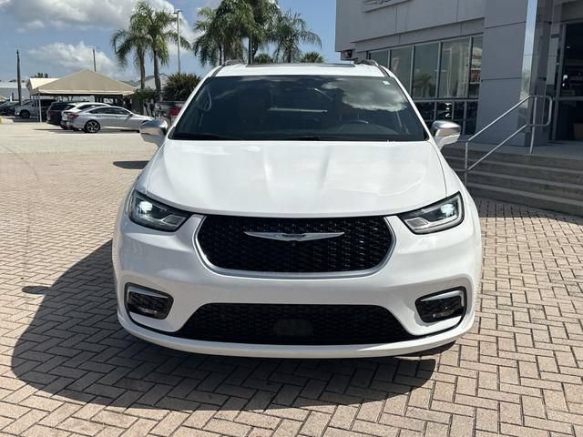 Used 2022 Chrysler Pacifica Pinnacle FWD image 4