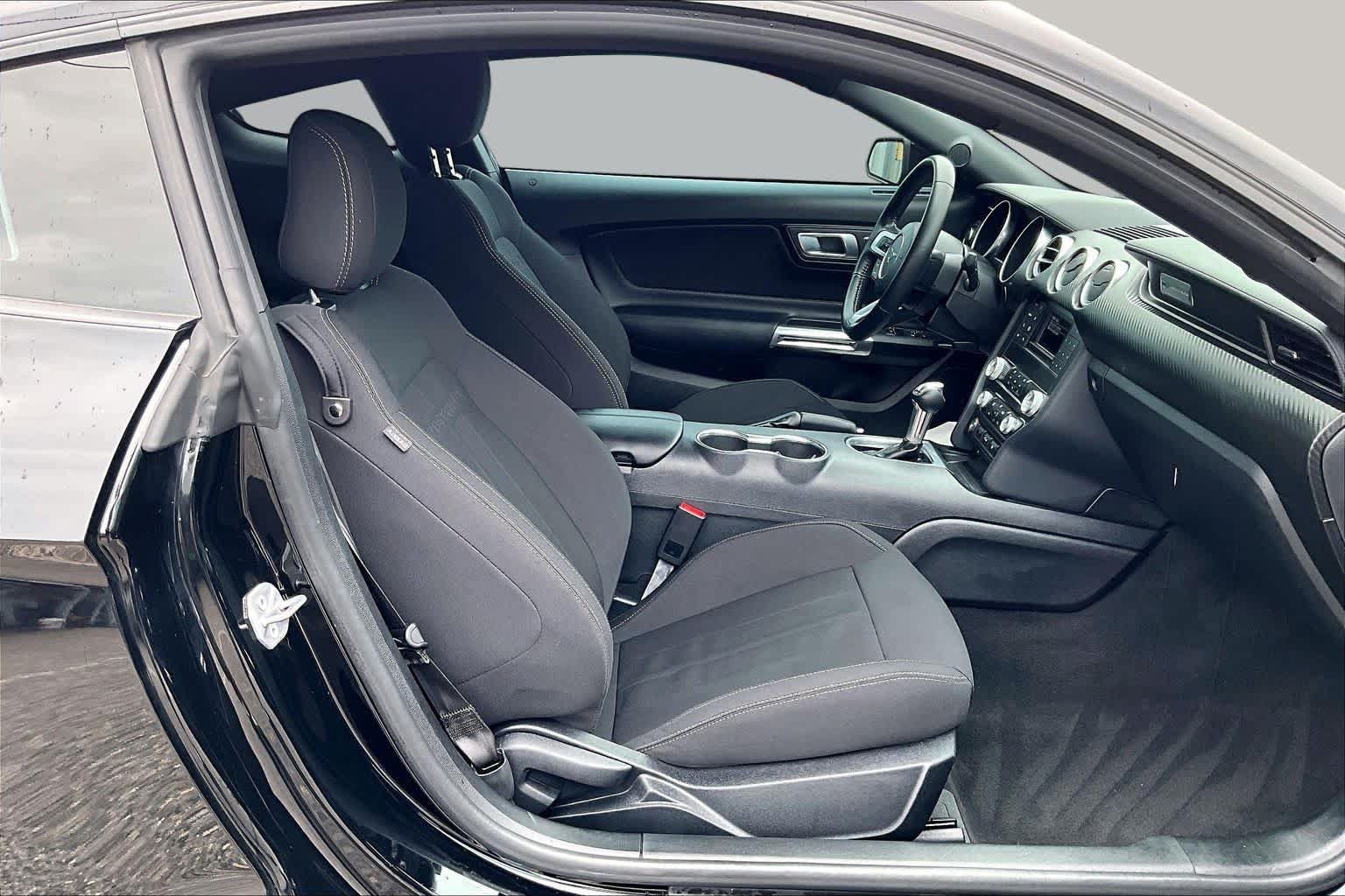 Used 2022 Ford Mustang Coupe RWD image 9
