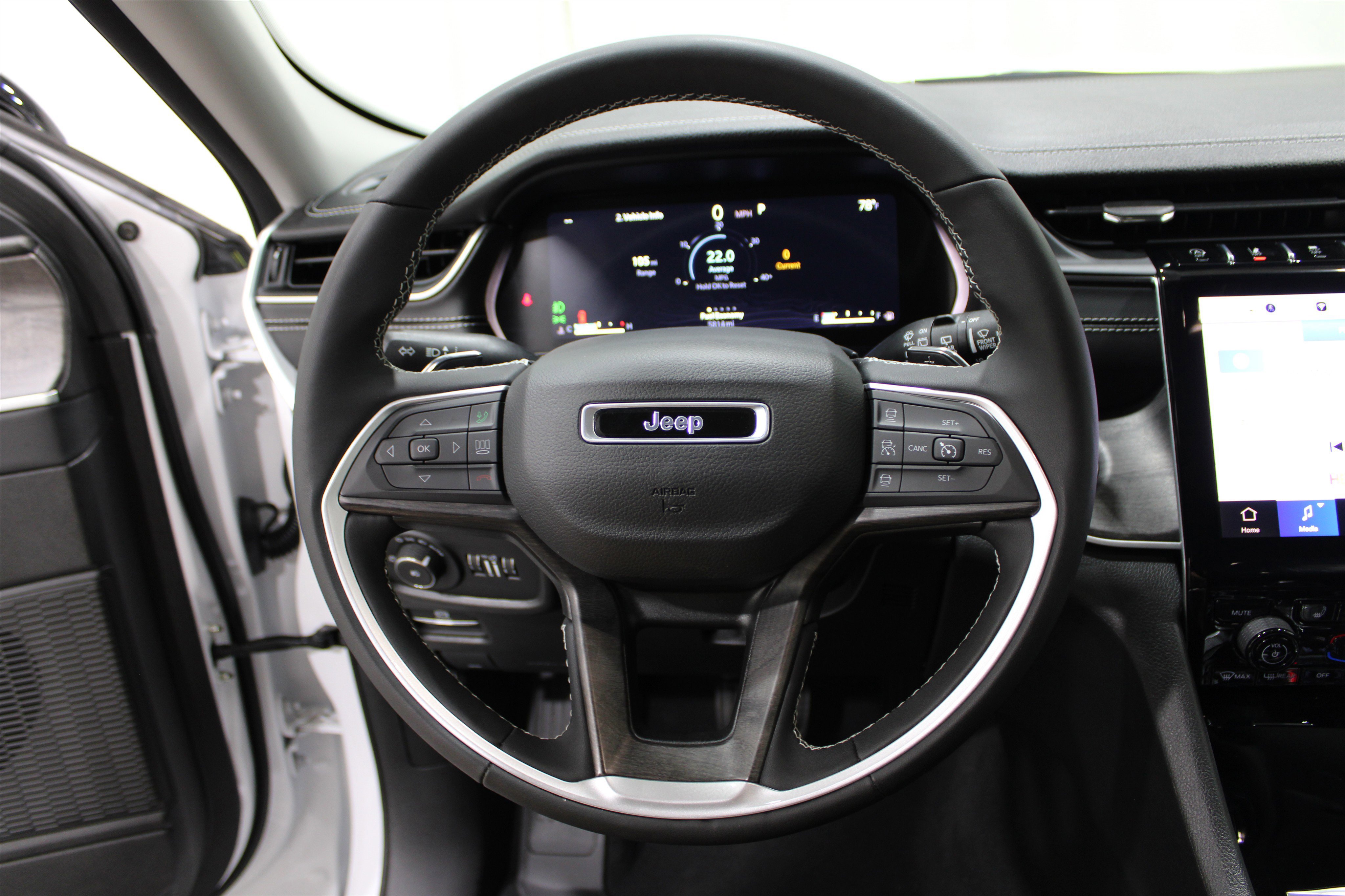 Used 2024 Jeep Grand Cherokee Limited image 9