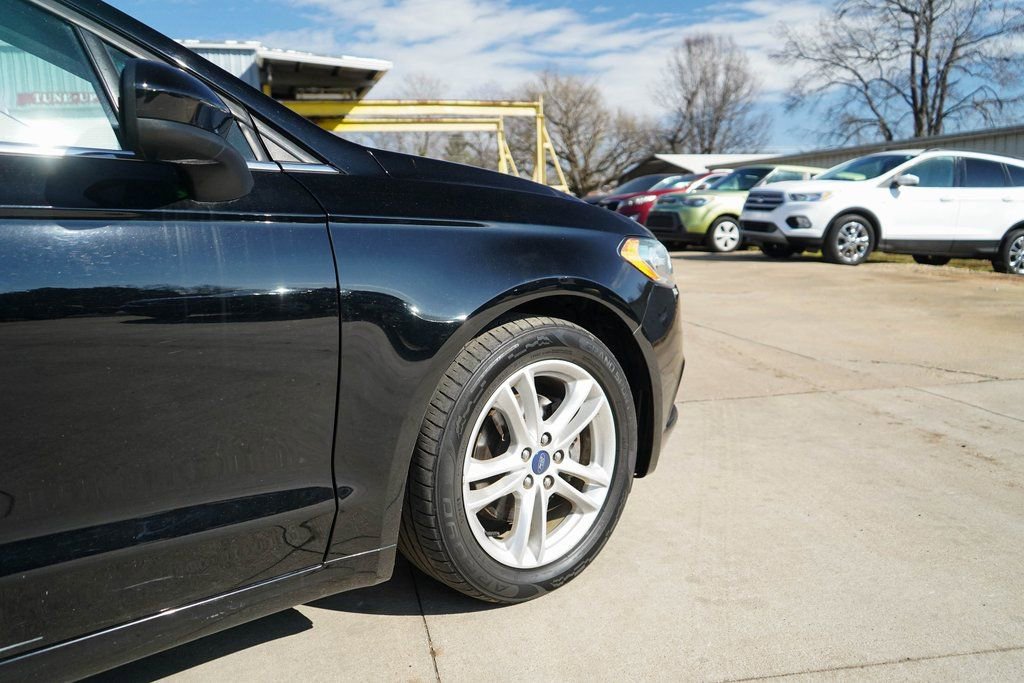 Used 2018 Ford Fusion SE w/ Fusion SE Technology Package image 28