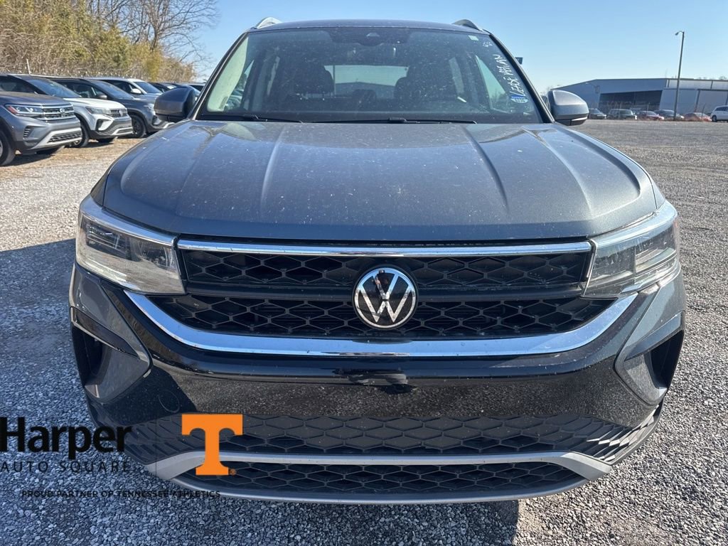 Used 2023 Volkswagen Taos SE w/ Black Wheel Package image 8