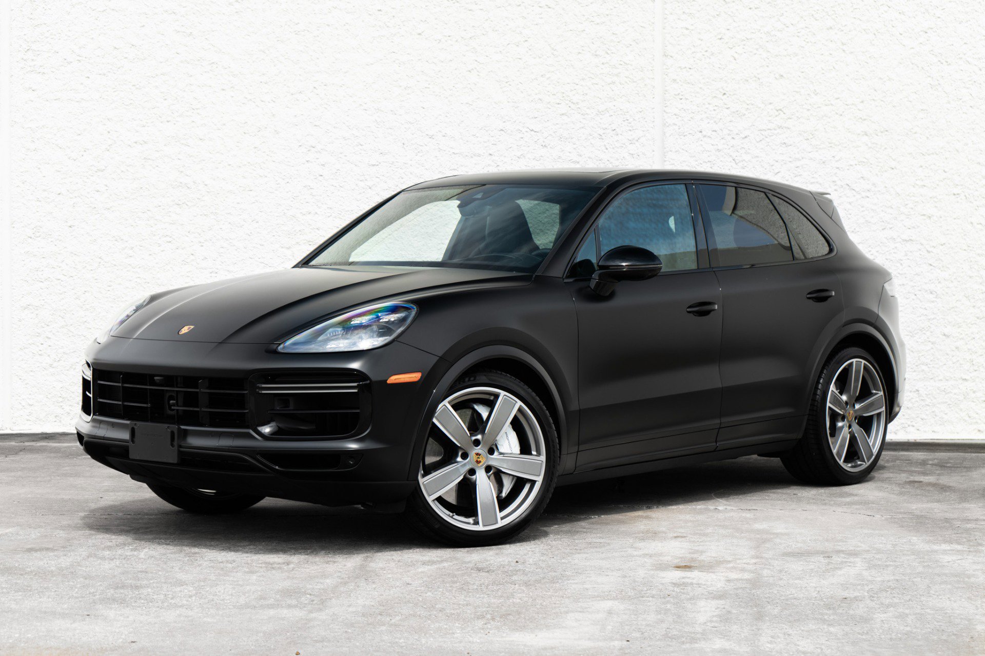 Used 2023 Porsche Cayenne Turbo AWD/4WD image 1