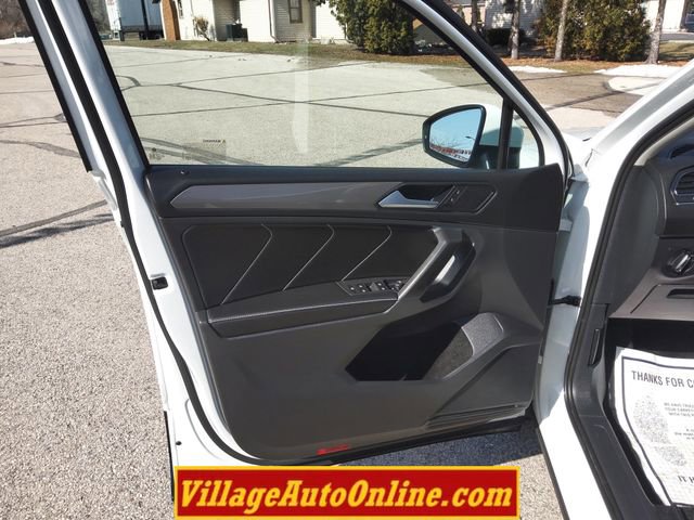 Used 2022 Volkswagen Tiguan SE AWD/4WD image 12