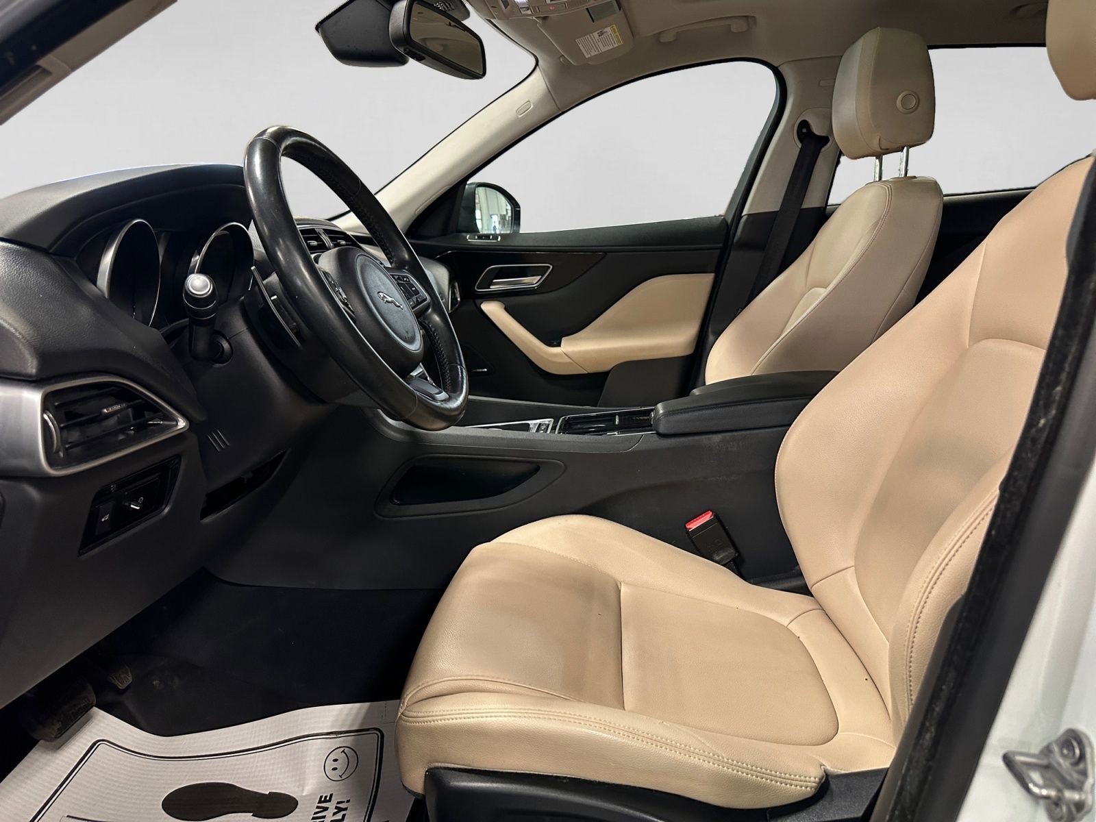 Used 2018 Jaguar F-PACE Premium AWD/4WD image 15