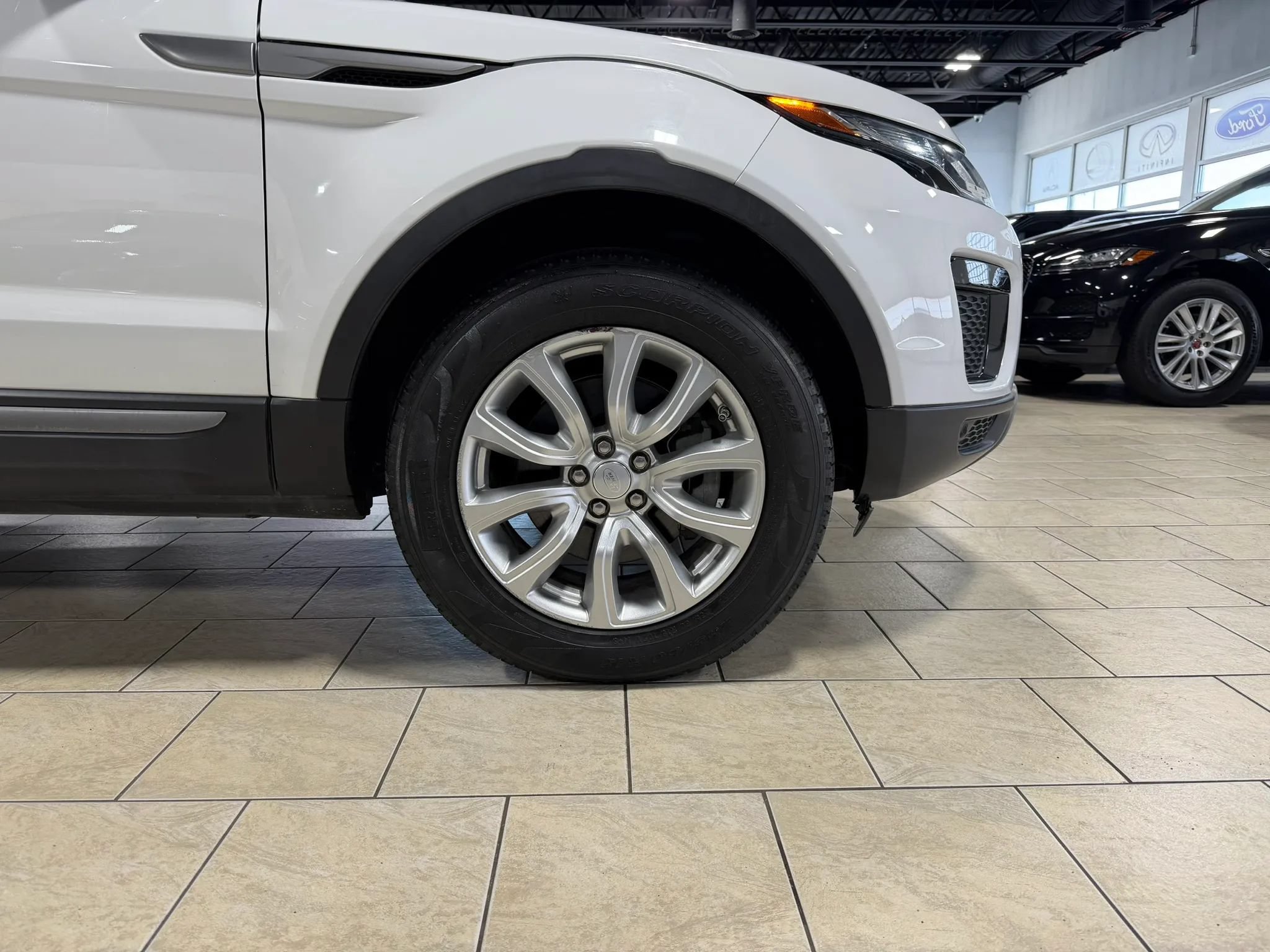 Used 2018 Land Rover Range Rover Evoque SE AWD/4WD image 31