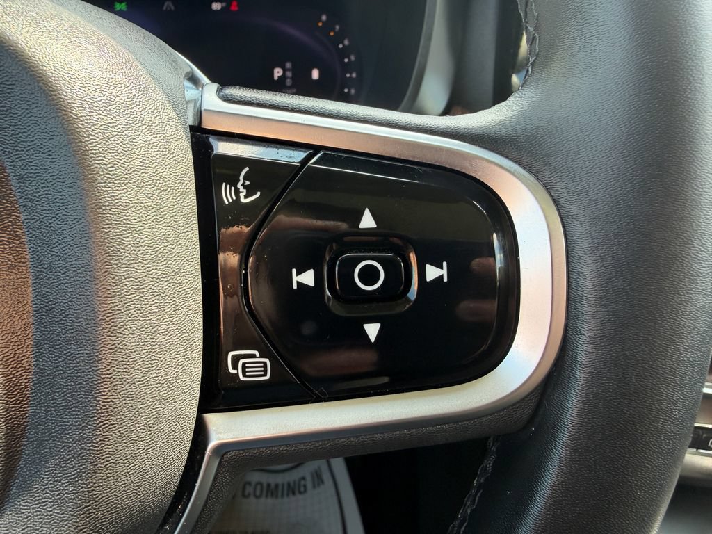 Used 2023 Volvo XC60 B5 Plus AWD/4WD image 10