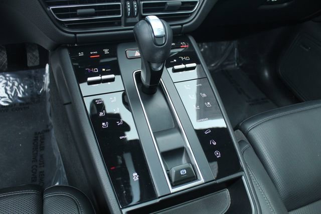 Certified 2024 Porsche Macan image 17