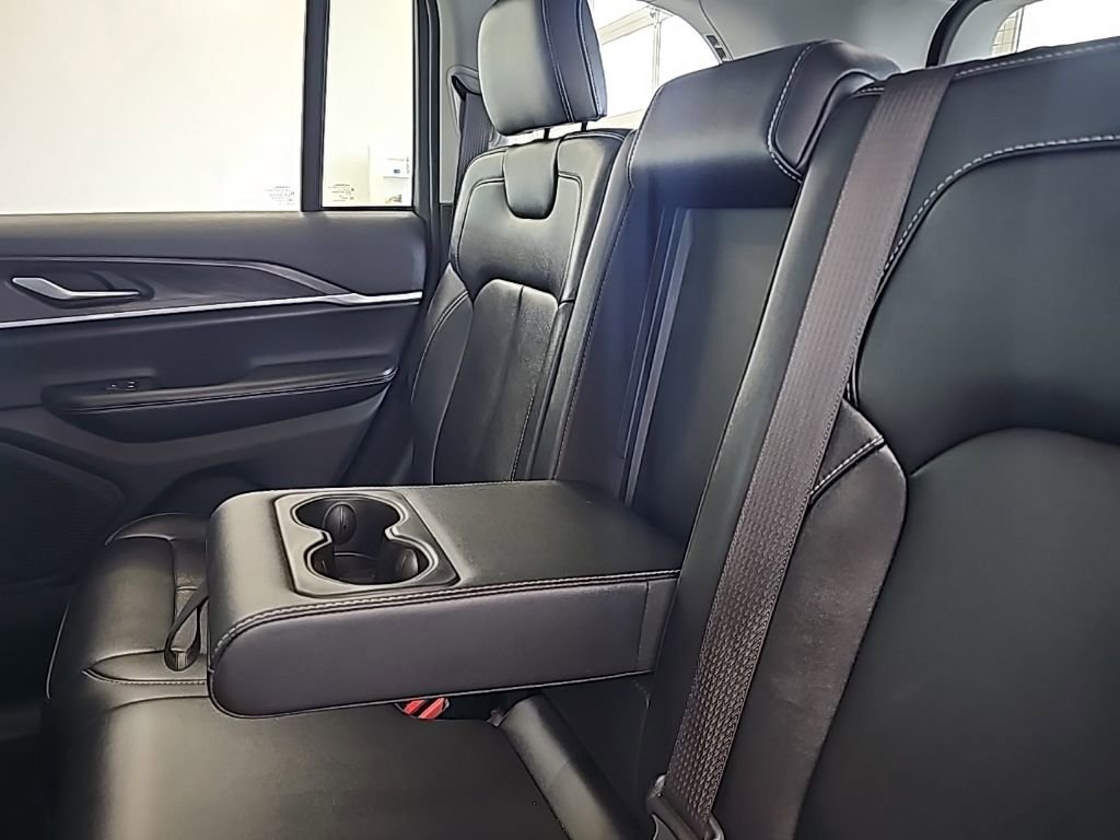 Used 2024 Jeep Grand Cherokee Limited image 30