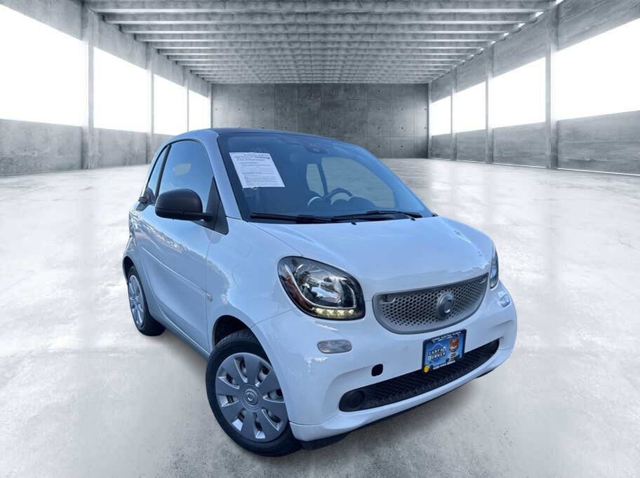 Used 2016 smart fortwo pure image 2