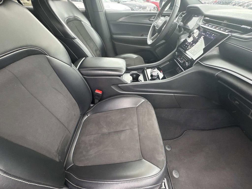 Used 2024 Jeep Grand Cherokee L Altitude image 13