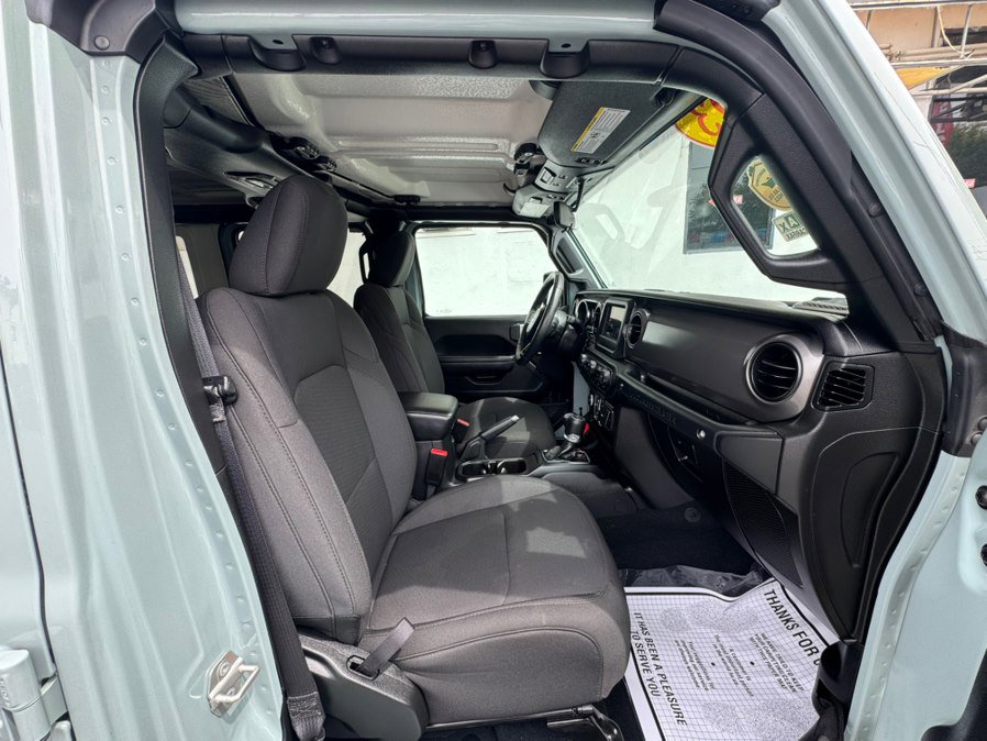 Used 2023 Jeep Wrangler Unlimited w/ Cold Weather Group AWD/4WD image 10