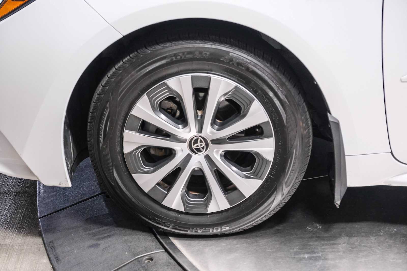 Used 2021 Toyota Corolla LE w/ Carpet Mat Package (TMS) FWD image 10