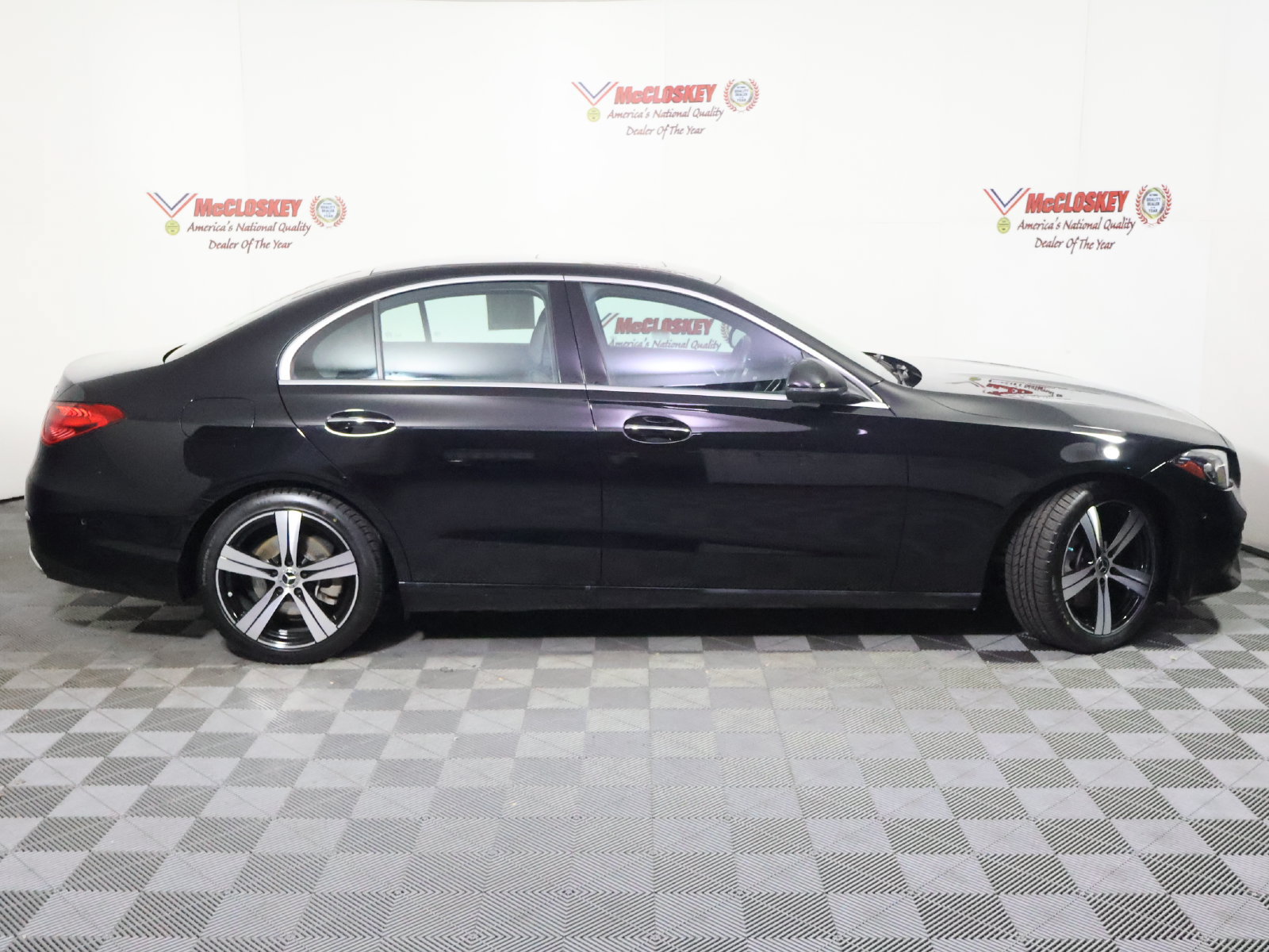 Used 2025 Mercedes-Benz C 300 4MATIC Sedan image 3