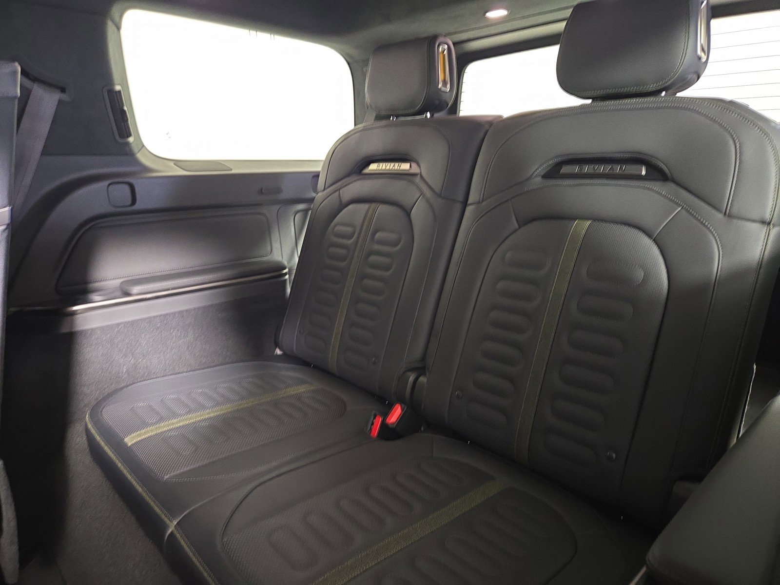 Used 2024 Rivian R1S Adventure AWD/4WD image 22