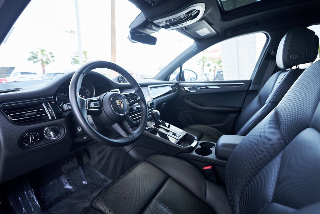 Used 2024 Porsche Macan image 2