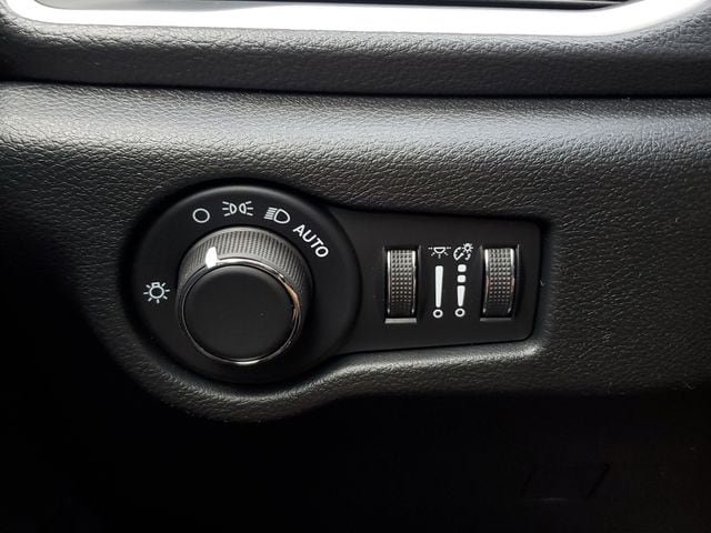 New 2027 Chrysler Pacifica Limited AWD/4WD image 35