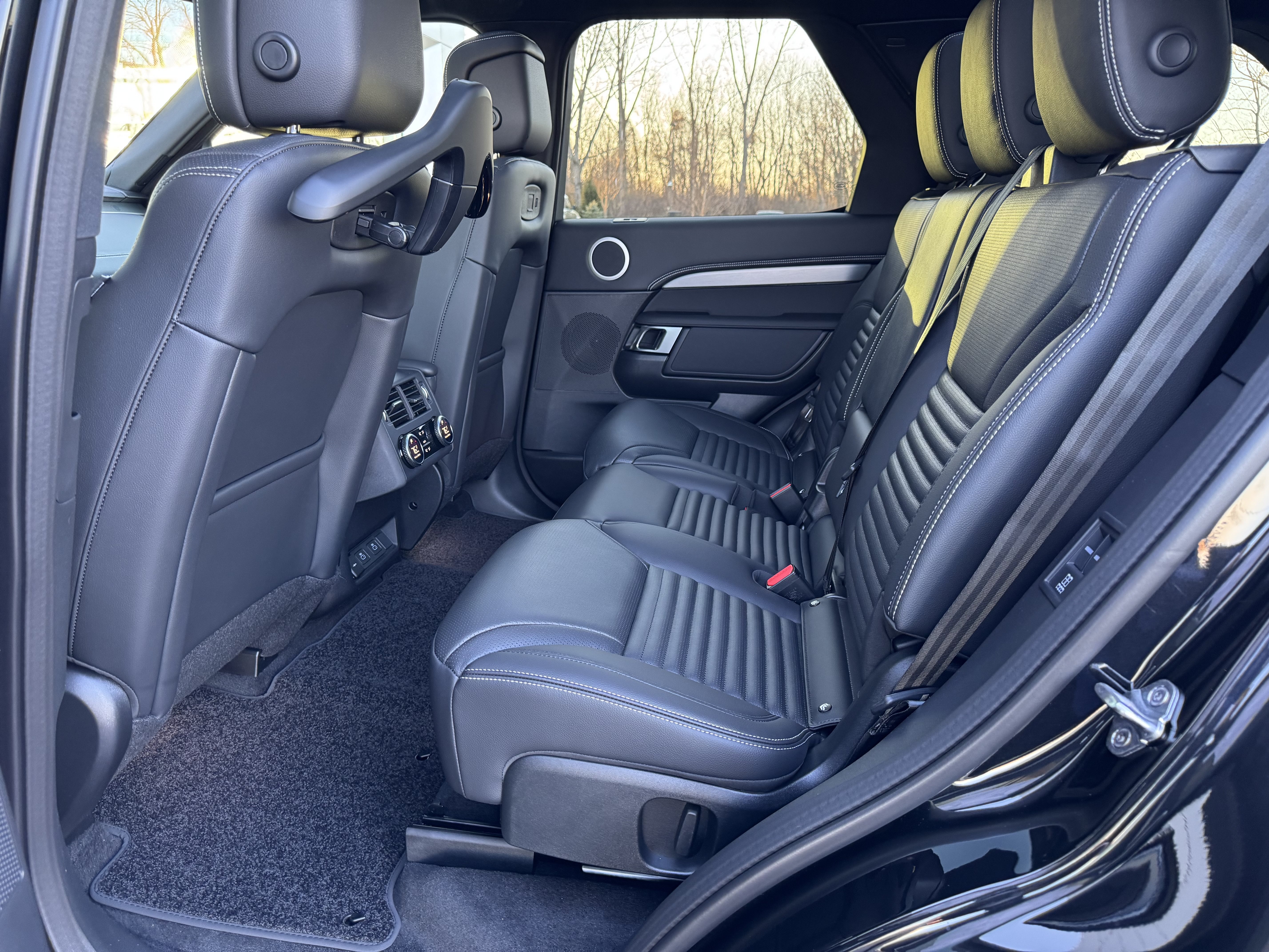 New 2026 Land Rover Discovery Limited Edition AWD/4WD image 5