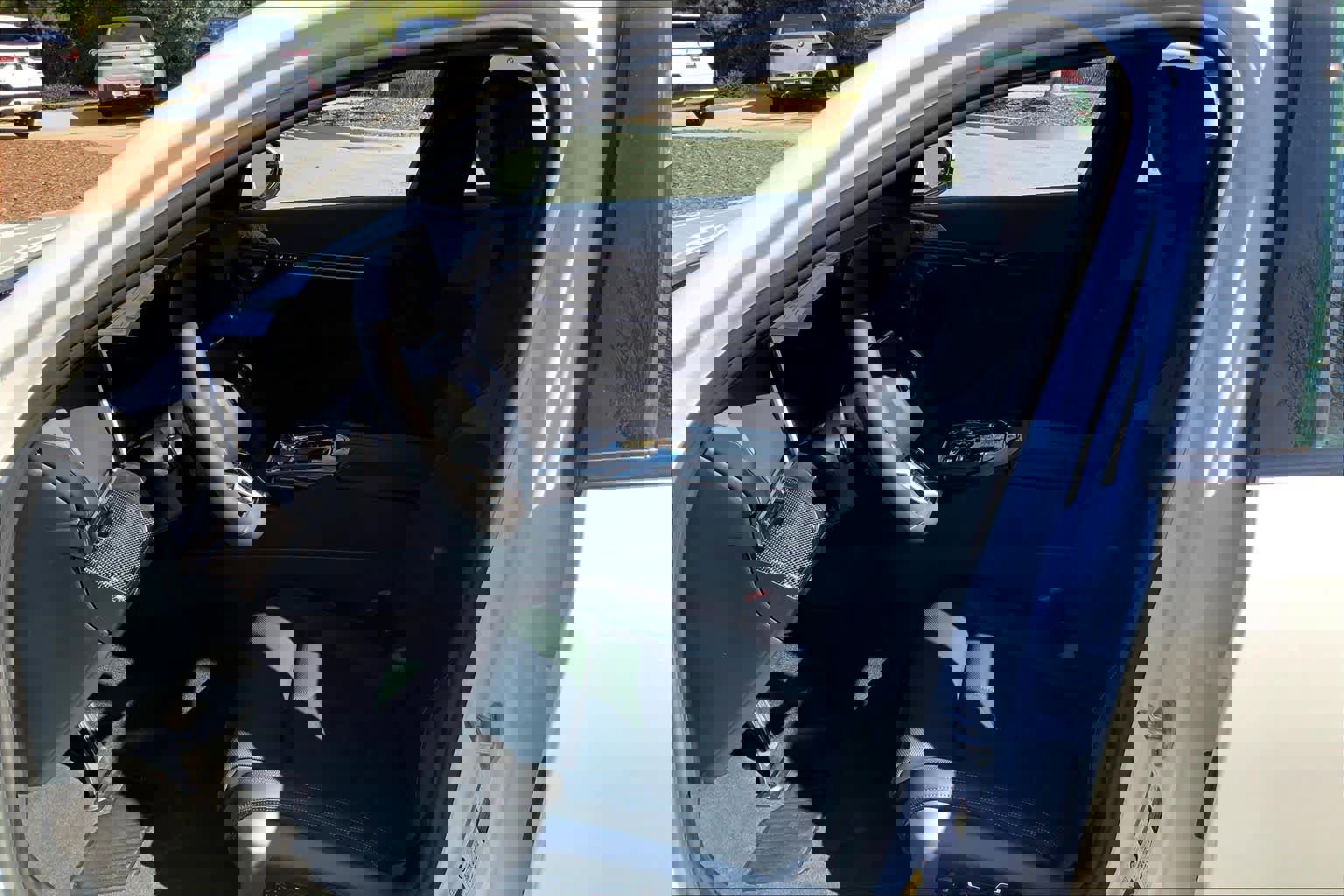 Used 2026 BMW 550e xDrive w/ Executive Package image 7