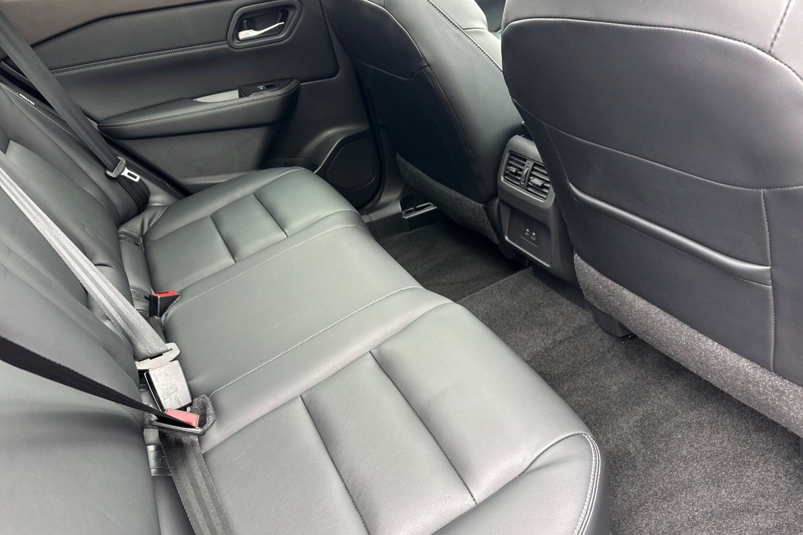 Used 2023 Nissan Rogue SL AWD/4WD image 32