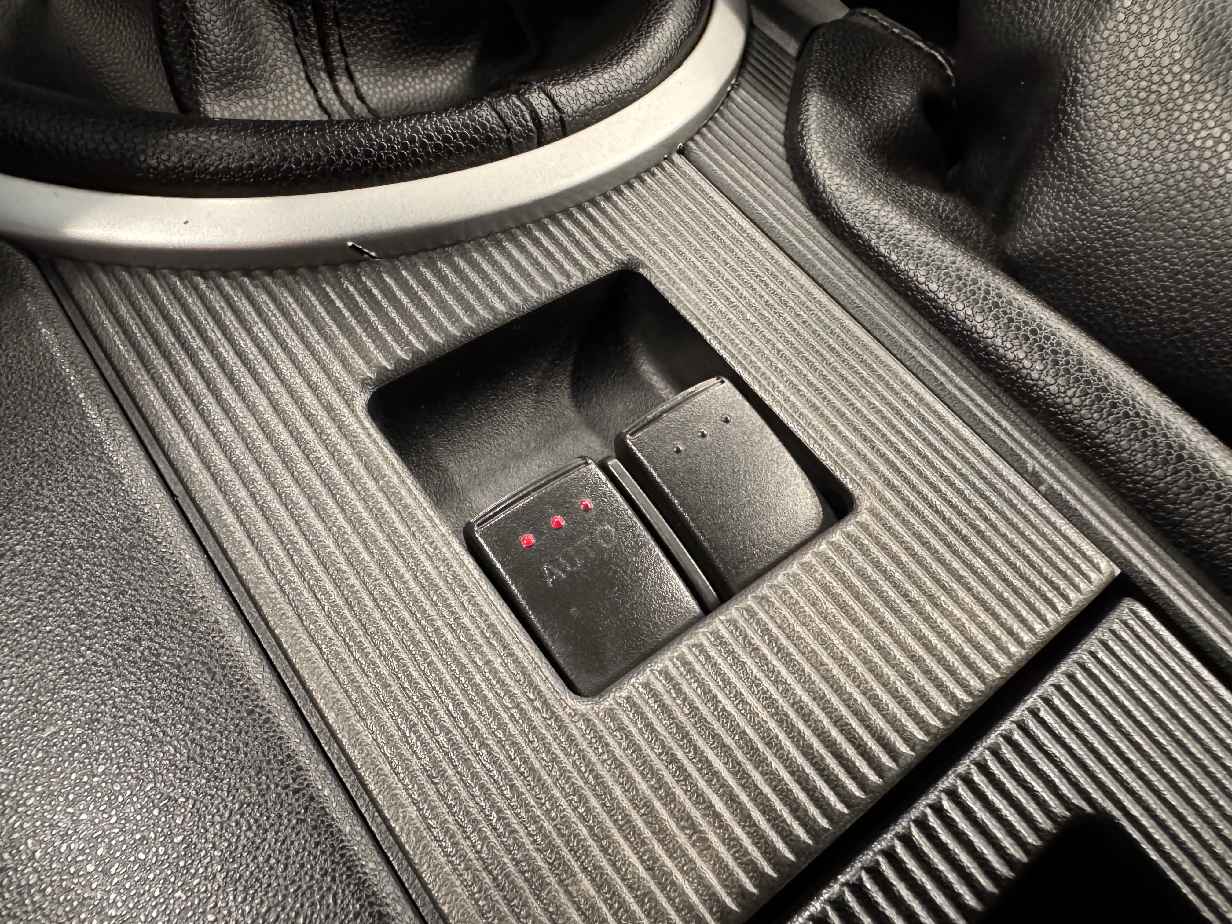 Used 2007 MAZDA MX-5 Miata Sport image 9