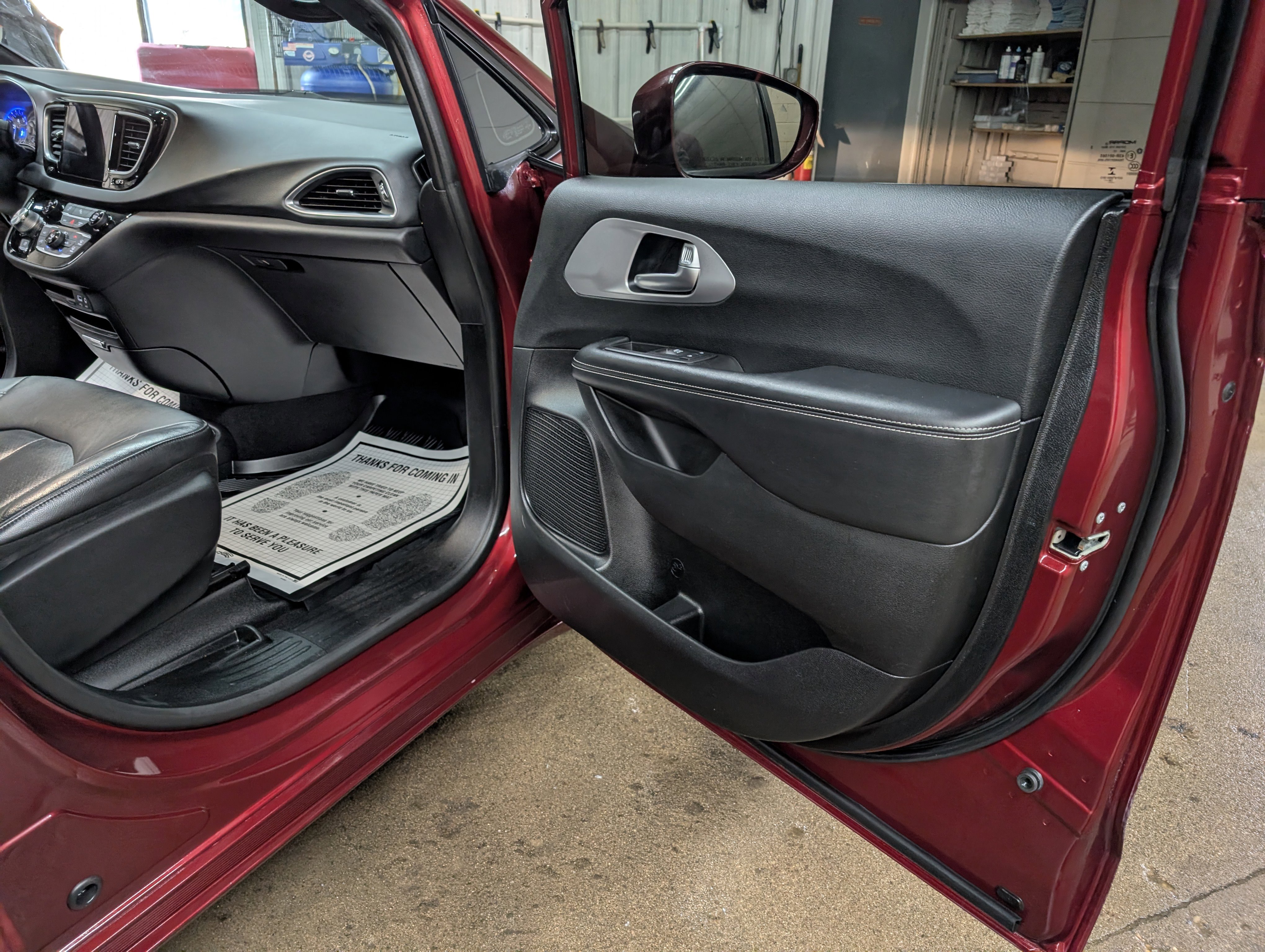 Used 2019 Chrysler Pacifica Touring-L w/ S Appearance Package image 6