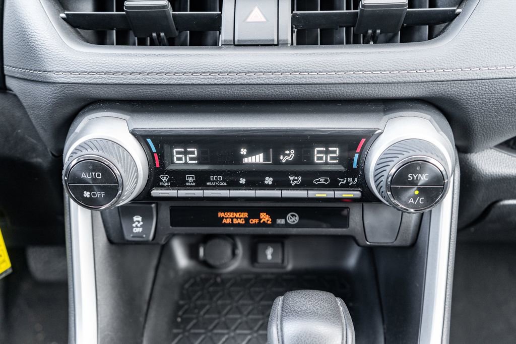 Certified 2022 Toyota RAV4 LE AWD/4WD image 27