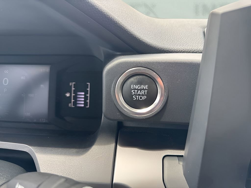 Used 2025 Toyota 4Runner SR5 AWD/4WD image 18