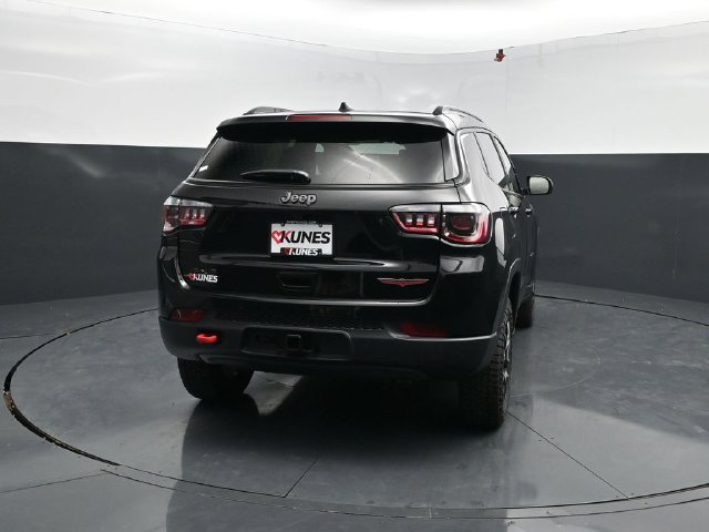 New 2026 Jeep Compass Trailhawk w/ Trailer Tow Group AWD/4WD image 8