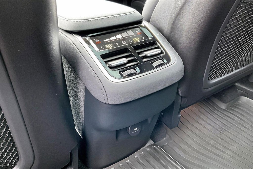 Certified 2026 Volvo XC90 B6 Plus w/ Protection Package Premier image 10
