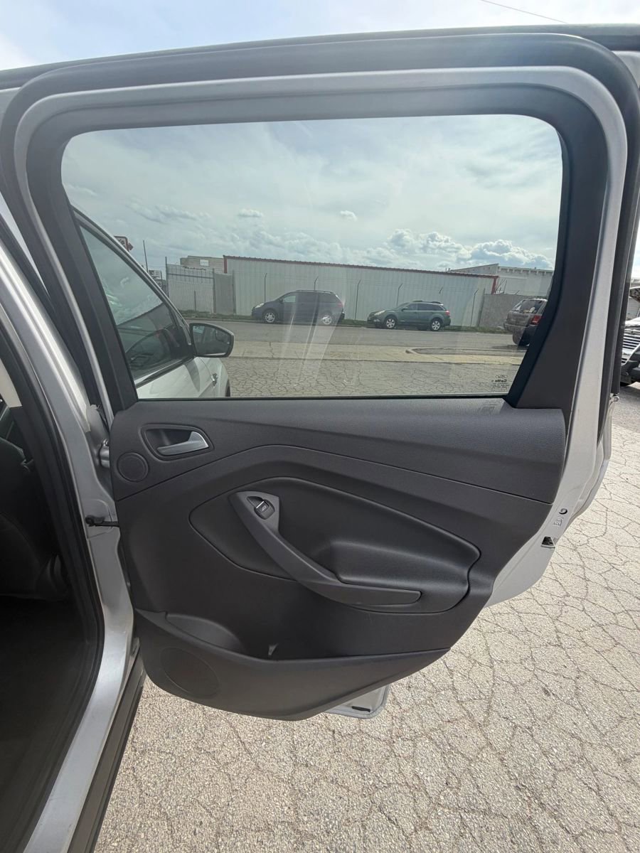 Used 2015 Ford Escape SE w/ Equipment Group 201A image 19