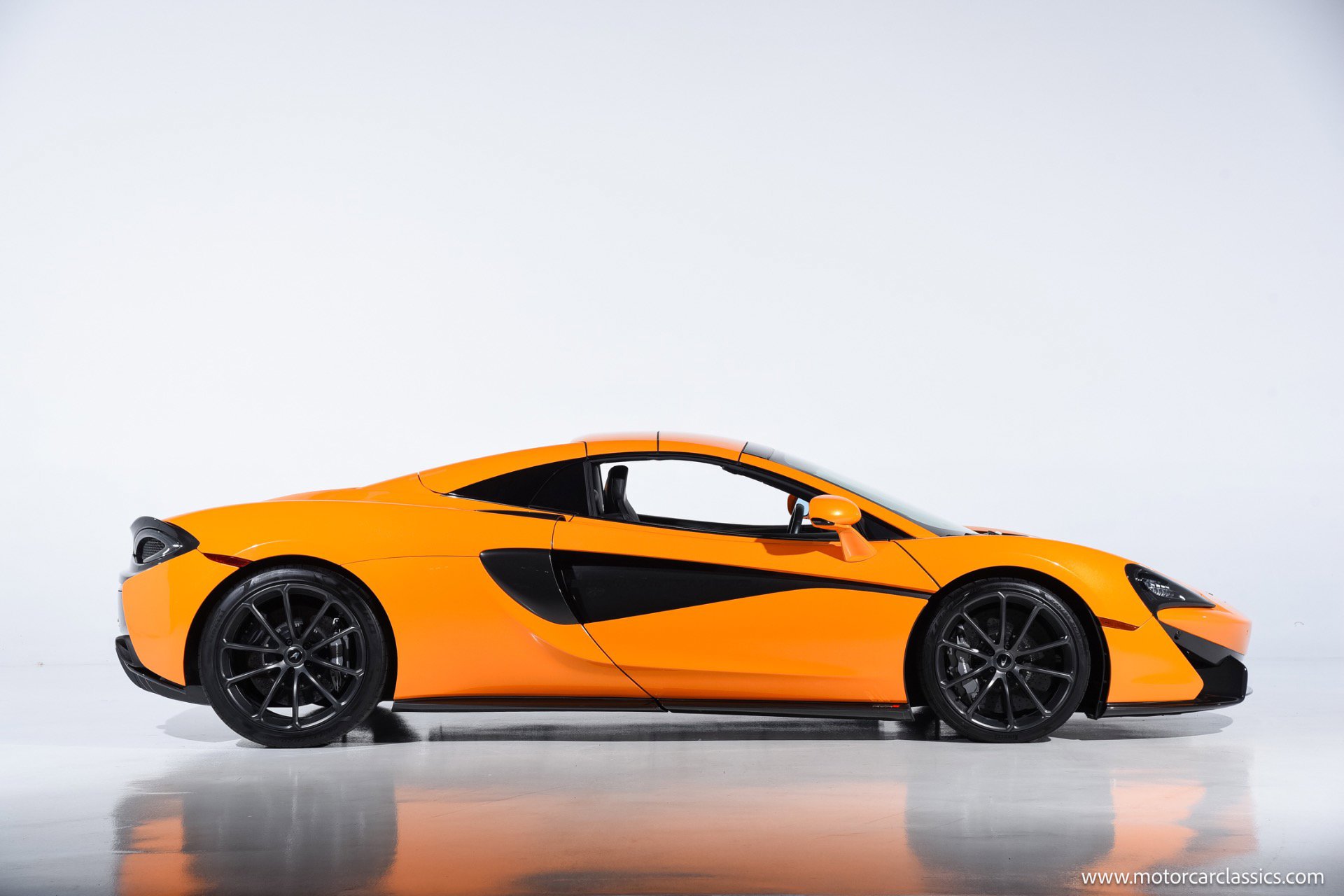 Used 2020 McLaren 570S Spider image 15
