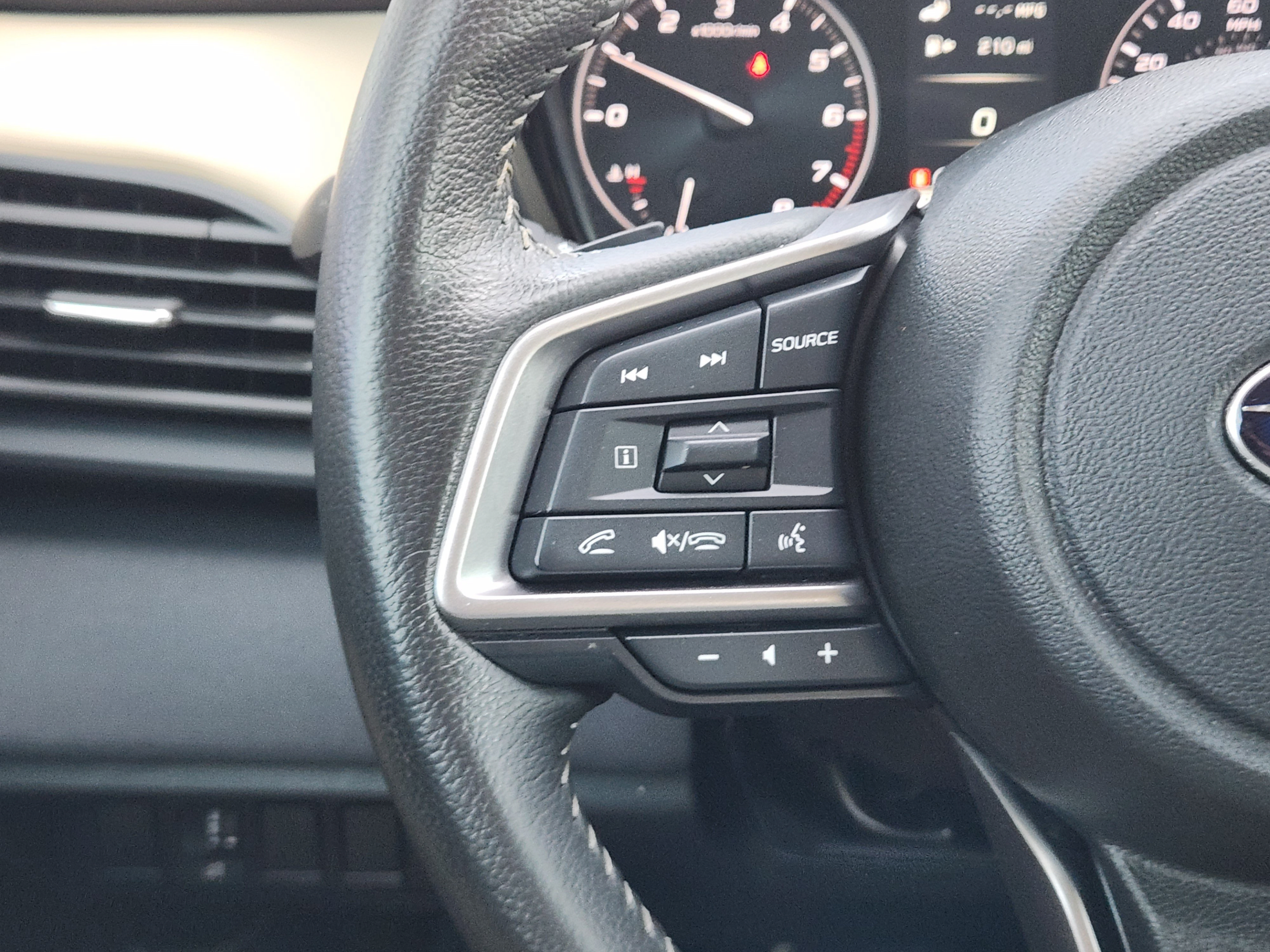 Used 2025 Subaru Outback Premium AWD/4WD image 22