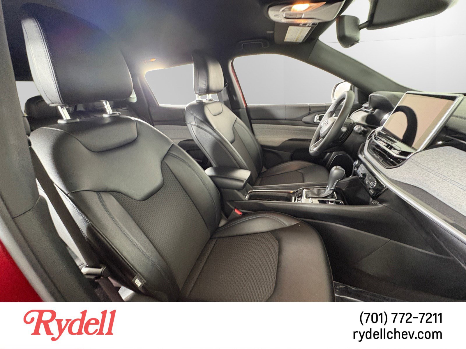 Used 2024 Jeep Compass Latitude image 16