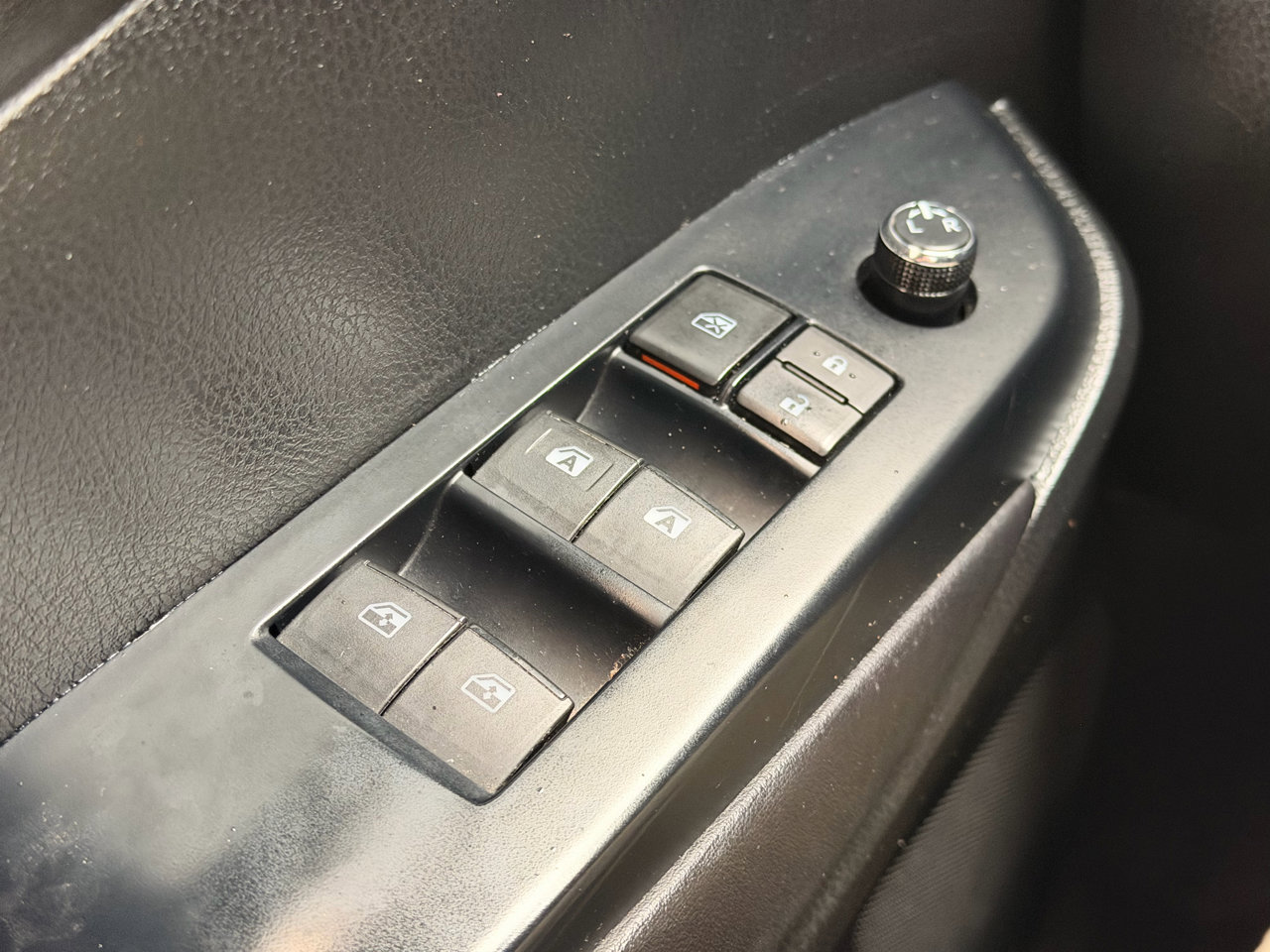 Used 2017 Toyota Highlander SE w/ Carpet Mat Package image 22