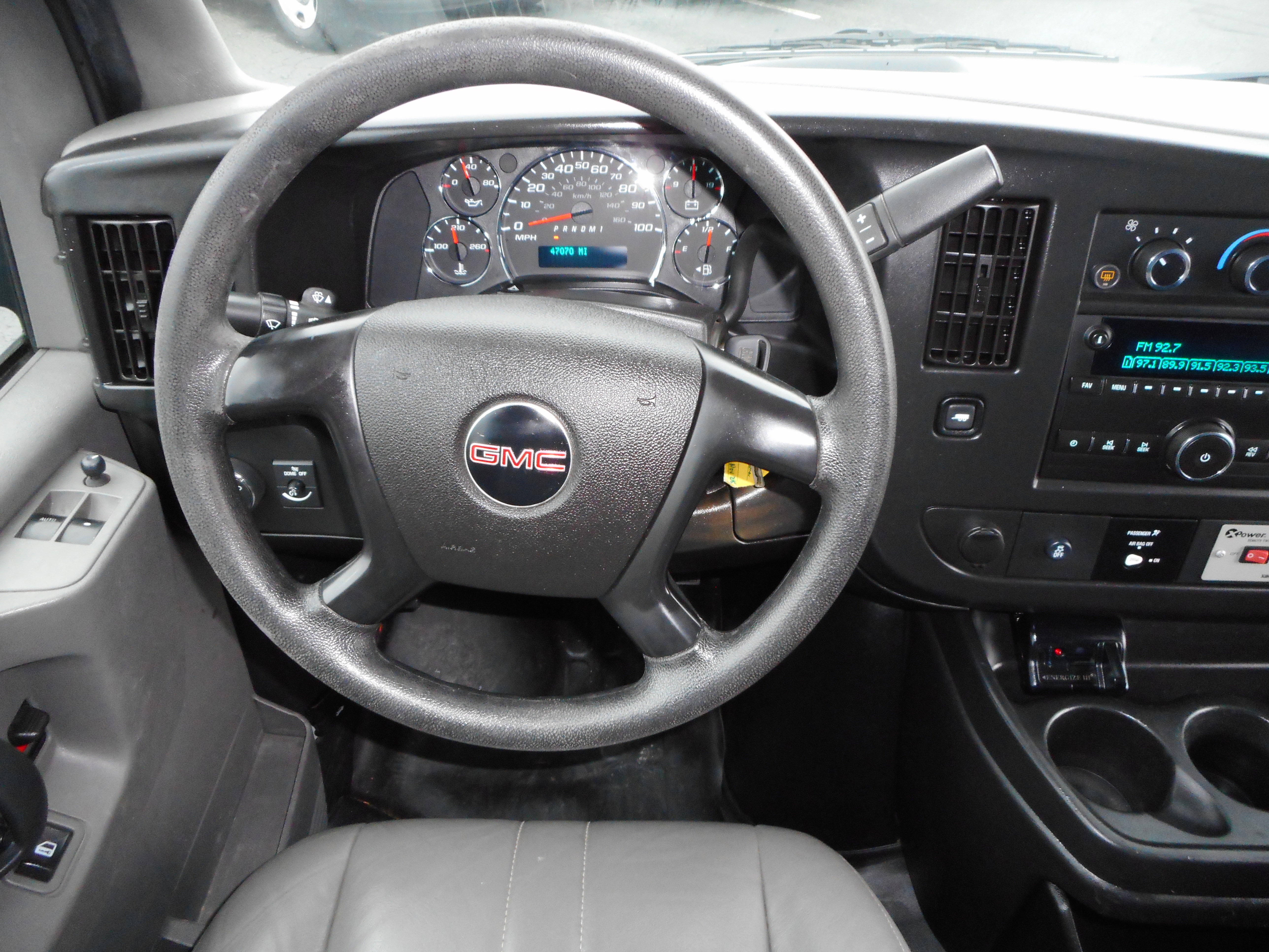 Used 2015 GMC Savana 3500 image 26