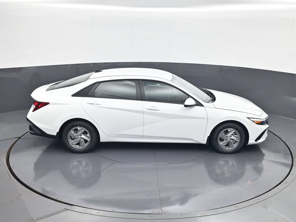 New 2026 Hyundai Elantra SE FWD image 16