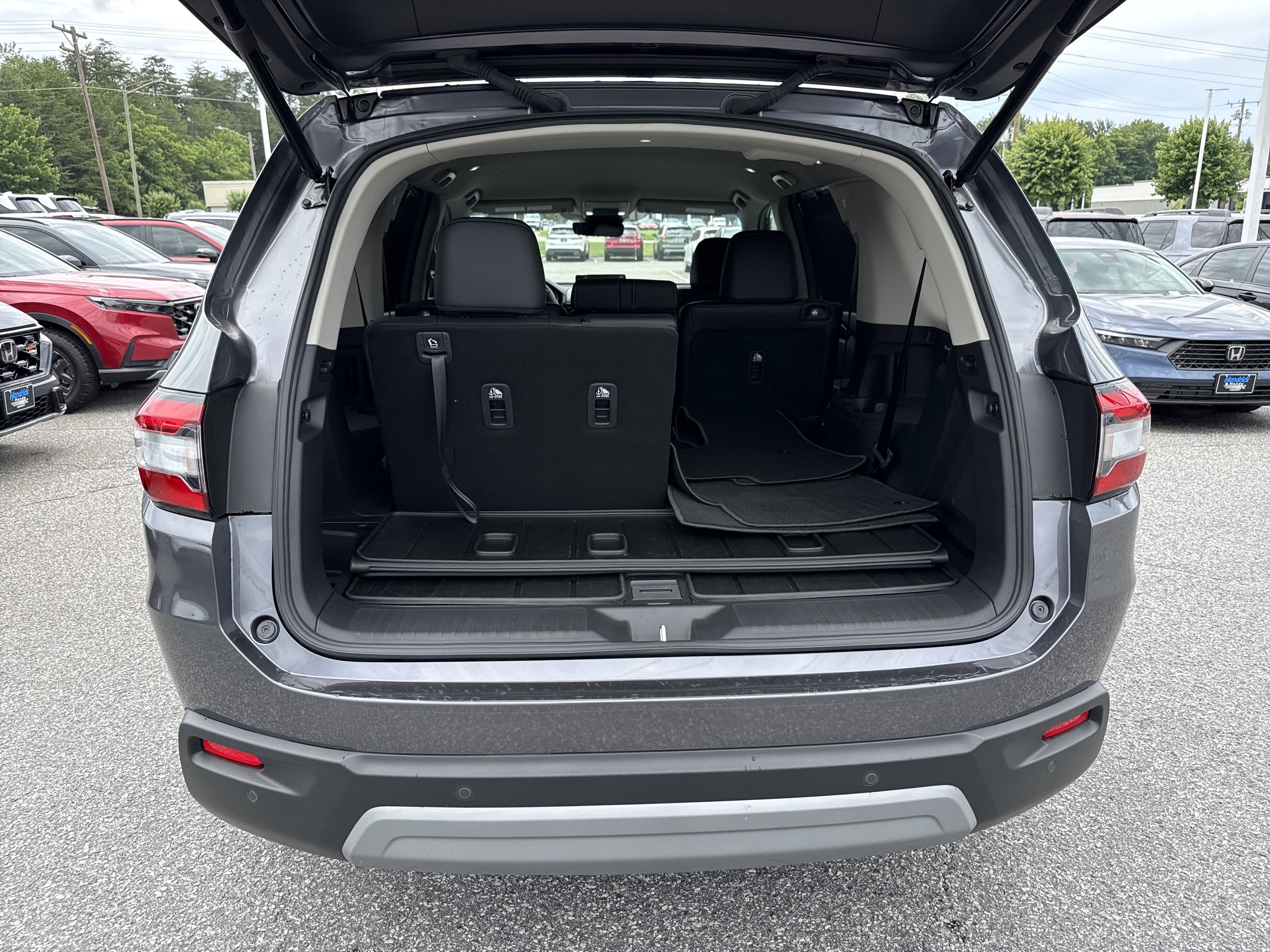 Used 2025 Honda Pilot EX-L image 32