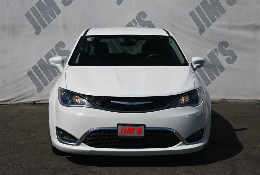 Used 2018 Chrysler Pacifica Touring Plus image 2