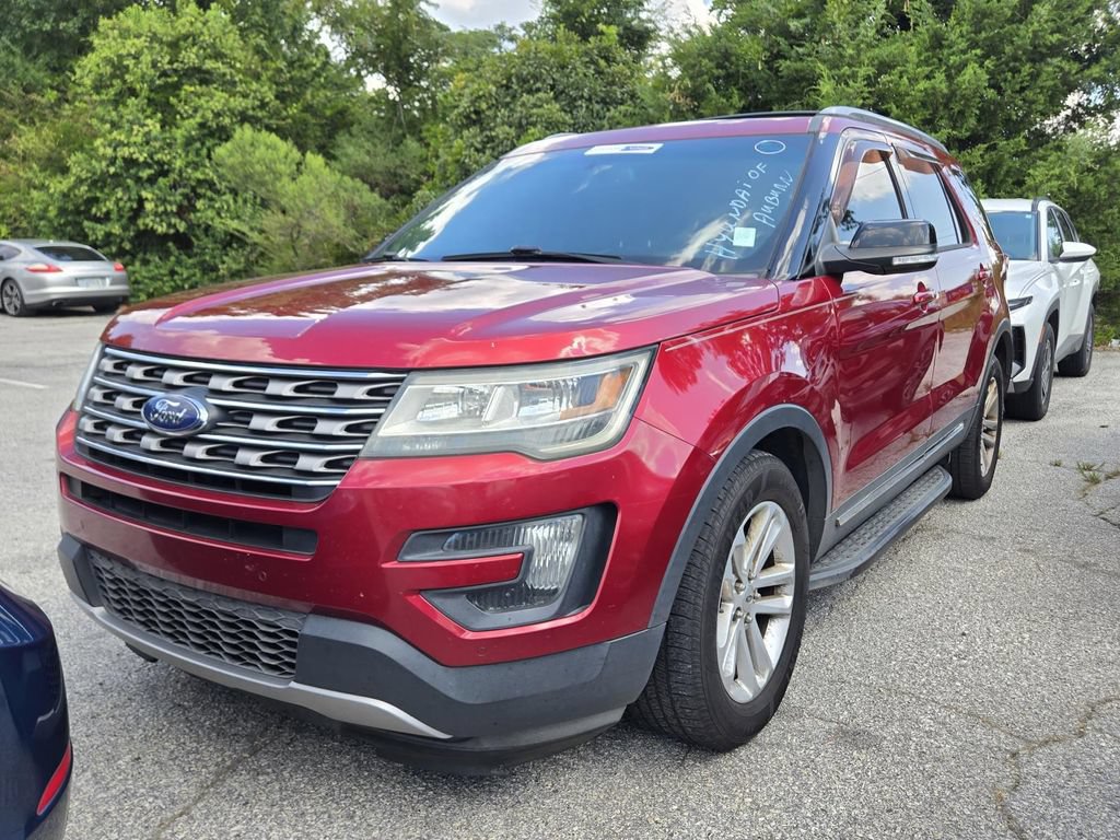 Used 2016 Ford Explorer XLT w/ Equipment Group 202A FWD image 4