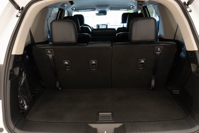 Used 2025 Honda Pilot EX-L image 12