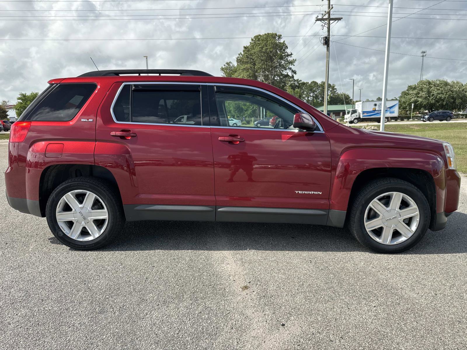 Used 2010 GMC Terrain SLE AWD/4WD image 2