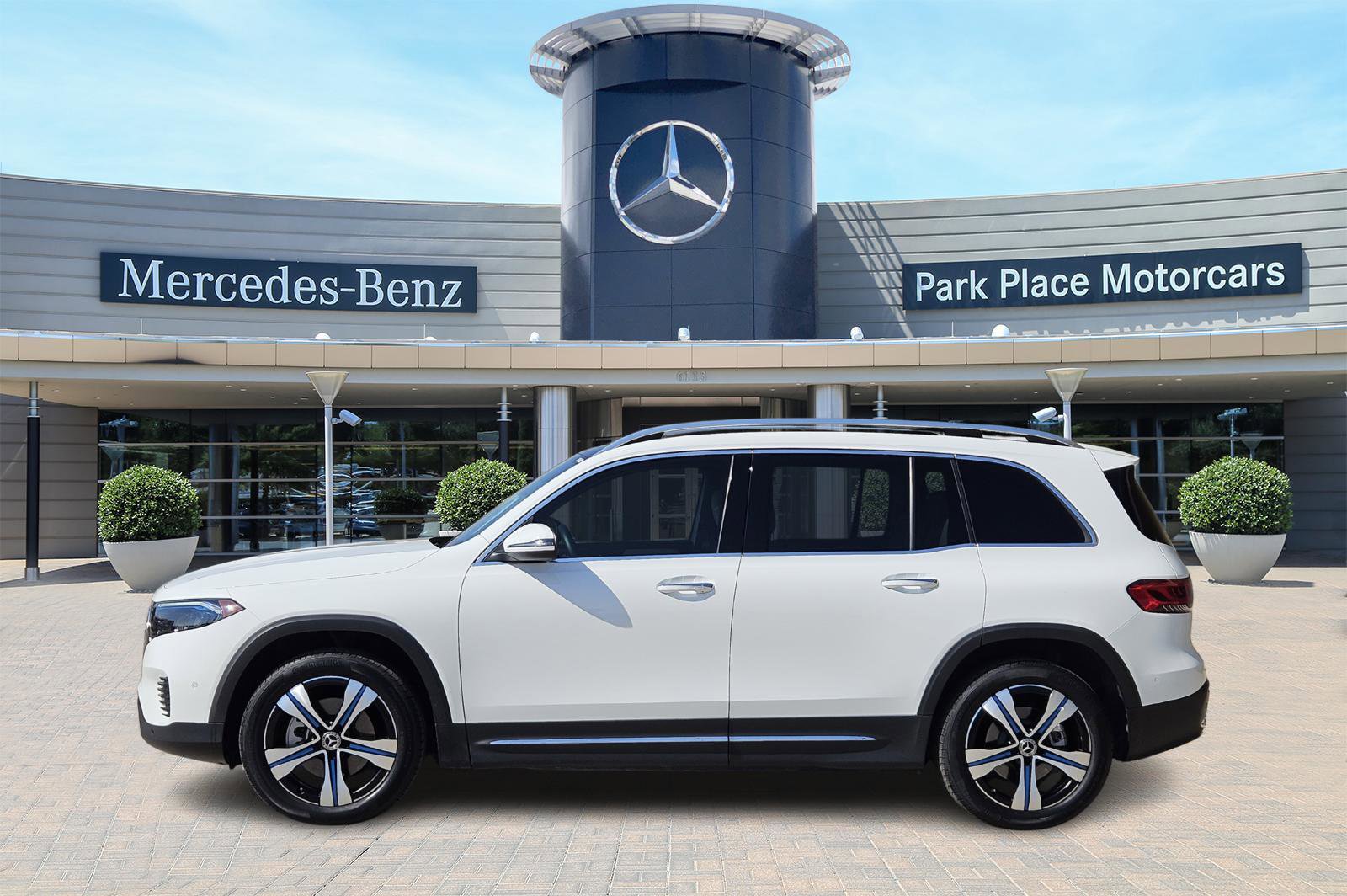 Certified 2023 Mercedes-Benz EQB 350 4MATIC SUV image 3