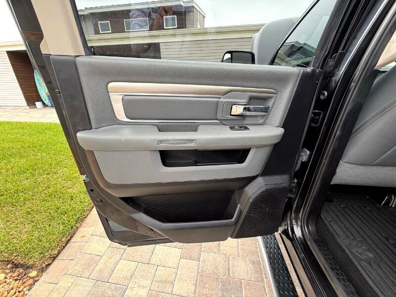 Used 2018 RAM 1500 Classic SLT image 31