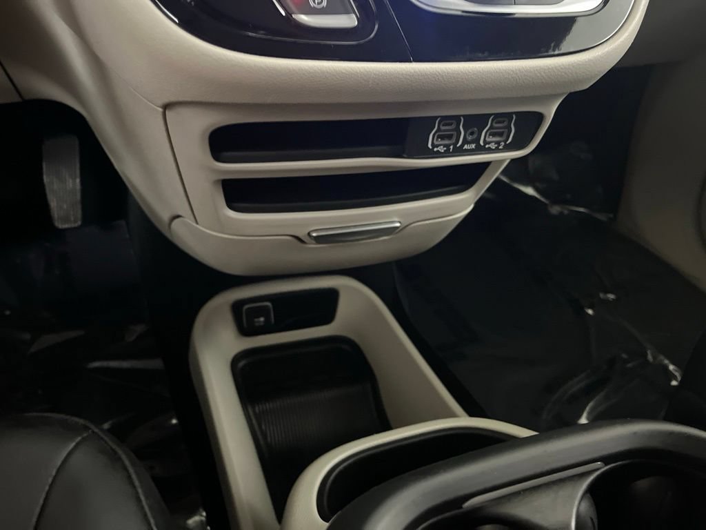 Used 2024 Chrysler Pacifica Touring-L FWD image 68