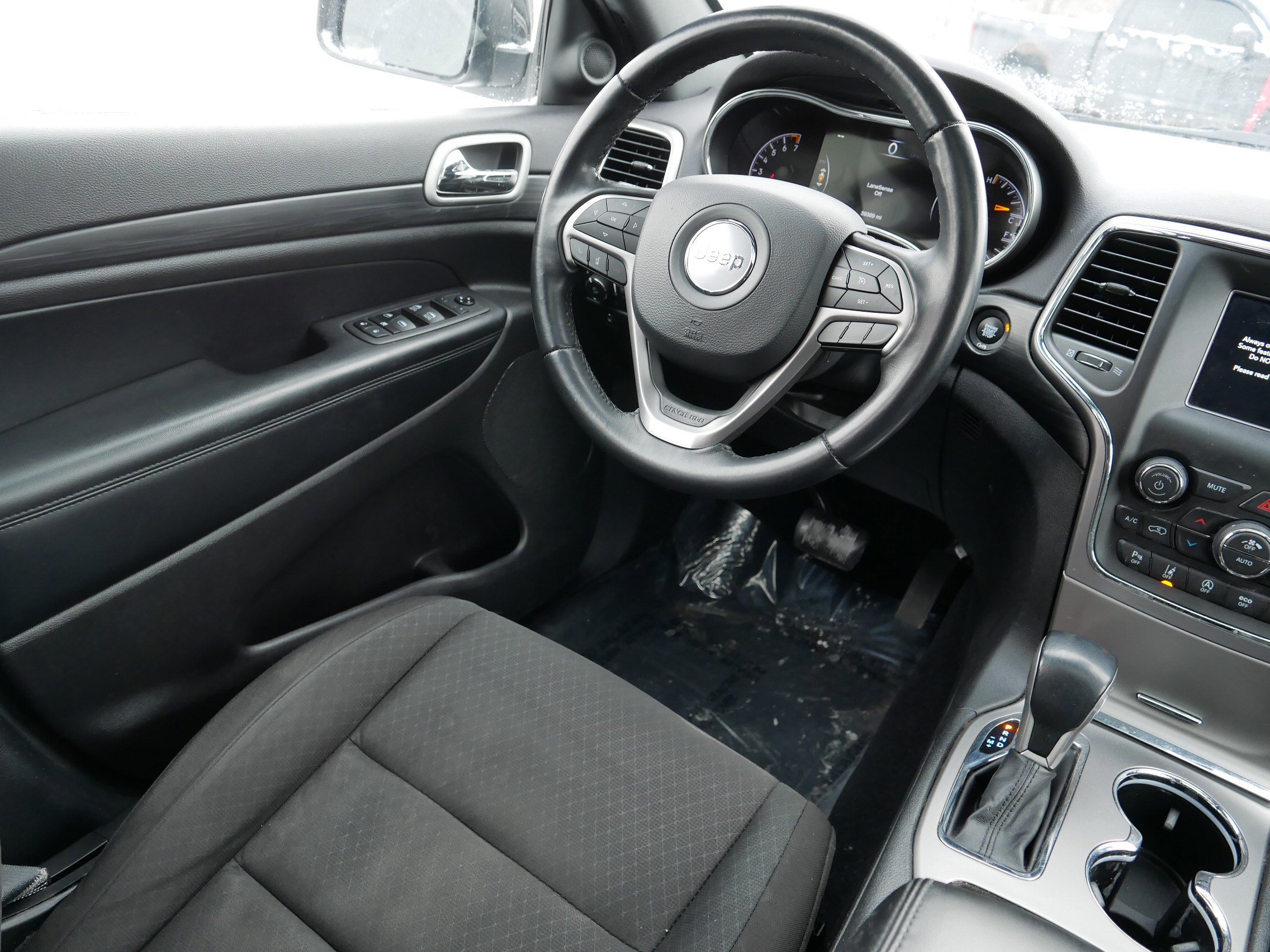 Used 2021 Jeep Grand Cherokee Laredo image 9