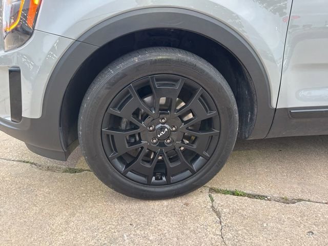 Certified 2022 Kia Telluride SX w/ Nightfall Edition Package AWD/4WD image 9