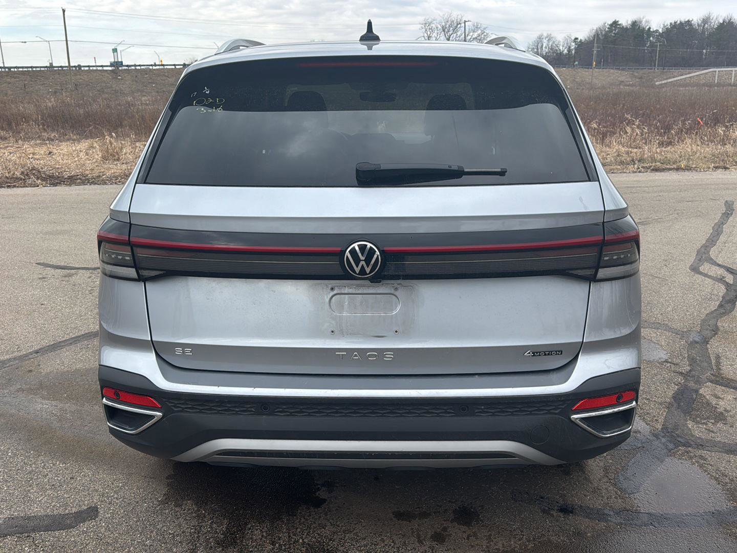 Used 2025 Volkswagen Taos SE image 4